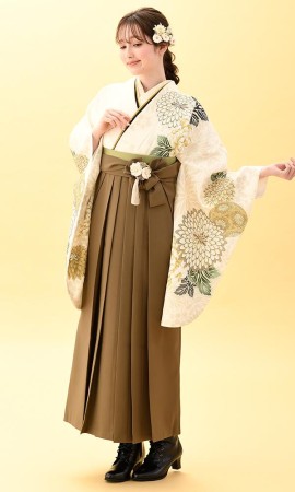 アイボリーホワイトに菊＆袴