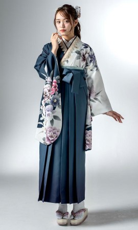 白と紺の染分け牡丹の華