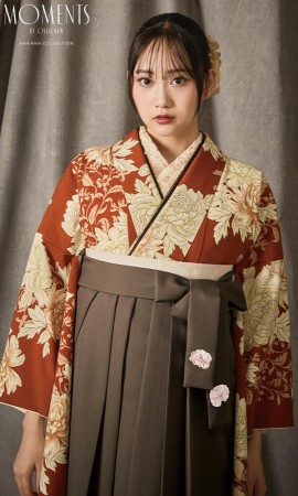 橙色に白の花柄＆袴