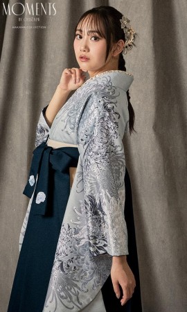 シルバーグレーに菊花＆袴