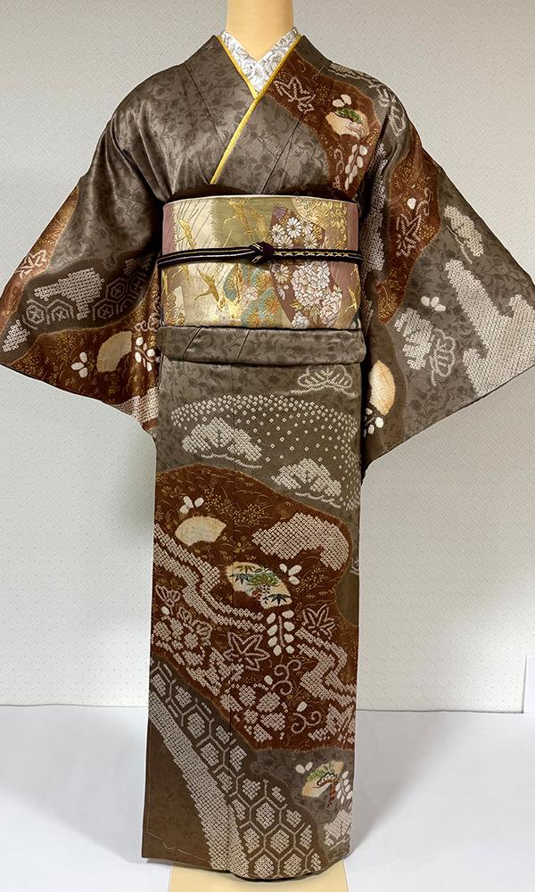 桶染めに搾りと刺繍