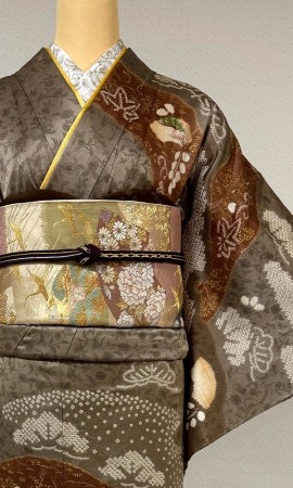 桶染めに搾りと刺繍