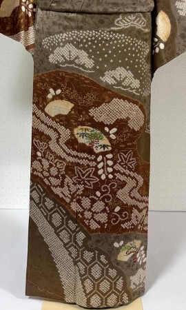 桶染めに搾りと刺繍