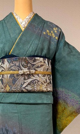 ブルーにおぼろ染絞り